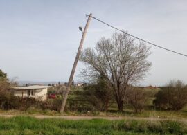 Δράμα: Κολώνα ρεύματος σαν τον πύργο της … Πίζας