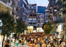 Λευκή Νύχτα Δράμας: Χιλιάδες κόσμου κατέκλυσαν την αγορά
