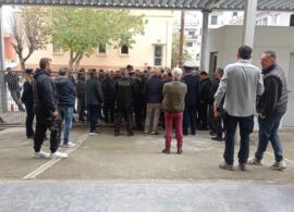 Δράμα: Στο πεζοδρόμιο … η συνάντηση των αγροτών με τον υφυπουργό Αγροτικής Ανάπτυξης