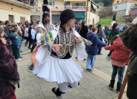 Δράμα: Ξεκίνησαν τα δρώμενα με τον Τρανό Κυκλικό Χορό στο Μοναστηράκι