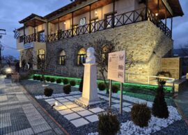 Αδριανή: «Πλατεία Στυλιανού Σαμαρά» η κεντρική πλατεία του Χωριού – Πραγματοποιήθηκε η Τελετή