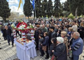 Α' Κοιμητήρια Δράμας: Πλήθος πιστών στην περιφορά του Επιταφίου(φώτο)