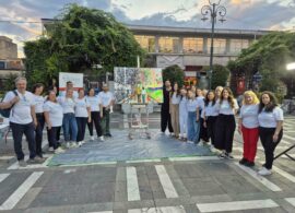 Δράμα: Με μεγάλη συμμετοχή πραγματοποιήθηκε η δράση Ζωγραφίζοντας την Άνοια στην Πλατεία Ελευθερίας