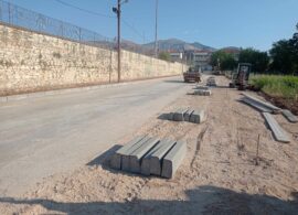 Δήμος Δράμας: Πεζοδρόμια στην οδό Δούκα Ζέρβα ανατολικά του Δημοτικού Σταδίου