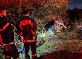 Δράμα: Δύο αυτοκίνητα κατέληξαν σε αρδευτικό κανάλι στα Αμπελάκια